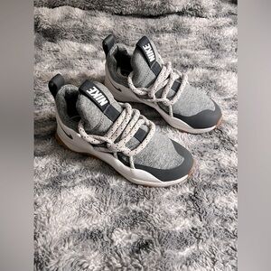 299:  Womens Nike City Loop (Size: 6)